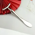 Zilveren metalen T-vormige oogcrème applicator en gezichtsmassage stick voor uw huidverzorging. - T-Vormige Oogcrème Stick / Zilver