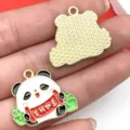 Lindo colgante de esmalte de aleación de panda para hacer joyas de bricolaje y llaveros. - Auspicioso y Propicio (21539)