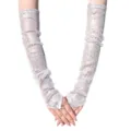 Detailansicht von 1920er Retro Pailletten Fingerhandschuhen für Party und Tanzkleidung. - Einheitsgröße / Silber