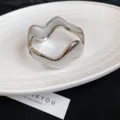 Bracciale aperto geometrico irregolare e ondulato in stile di nicchia, gioiello elegante donna. - Stile increspato irregolare (51#) / Argento