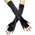 Nahaufnahme von langen fingerlosen Handschuhen aus schwarzem Satin mit feiner Textur. - Einheitsgröße / Halbfinger-Handschuhe / Schwarz