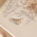 Elegante parel en kristallen broche, veelzijdig goudkleurig accessoire voor pak en kleding. - Parel Kwastje Brosche