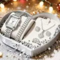 Set regalo orologio da polso donna e gioielli con strass, elegante kit in tonalità argento. - Orologio Argento Con Quadrante Bianco E Set Di Gioielli (Senza Scatola)