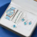 Set di orologio e gioielli in cristallo blu con collana, bracciale, orecchini e anello coordinato. - Stile 26 (Senza Scatola) / Orologio al Quarzo + Set di Gioielli Cuore Strass 5 Pezzi / Blu
