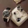 Elegante orologio nero e set di gioielli in cristallo con collana, anello e orecchini. - Stile Quadrante Nero Cinturino in Pelle Nera (Senza Scatola) / Orologio al Quarzo + Set di Gioielli in Gemma Nera
