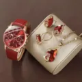 Orologio al quarzo con cinturino in pelle rossa e set di gioielli in cristallo rosso - Stile Quadrante Rosso Cinturino in Pelle Rossa (Senza Scatola) / Orologio al Quarzo + Set di Gioielli in Rubino