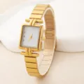 Detailansicht einer schicken quadratischen Damenuhr mit Bambus Gliederarmband und Zifferblatt. - Gold Gestreifter Zifferblatt-Stil (hh637) / Gold