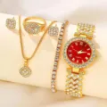 Dettaglio del lussuoso set di orologio e gioielli in strass dorato, cristalli brillanti ed eleganti. - Set Gioielli 5 Pezzi (43) / Oro