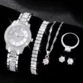 Vista dettagliata di orologio di lusso con strass, orologio da donna scintillante con set di gioielli. - Set Nero