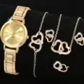 Orologio da polso al quarzo da donna oro e set di gioielli con cuori e strass luminosi. - Set Orologio Gioielli