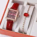 Elegante set di orologio quadrato da donna e bracciale con cristalli rossi dettaglio - Cinturino Rosso Vino Quadrante Rosso Orologio con Bracciale Strass Gemma Rossa (B21) / Set di Gioielli (Senza Scatola)