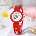 Vista dettagliata di un orologio per bambini rosso con quadrante da corsa e cinturino in silicone. - Taglia unica / Stile Racing Rosso (43)