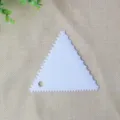 Raschietto per Torta Triangolare in Plastica Taglia Impasto Strumento da Forno Cucina - Raschietto Dentato