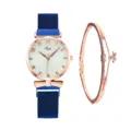 Vista dettagliata dell'orologio da donna al quarzo con cinturino magnetico e braccialetto. - Orologio+Bracciale / Blu