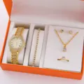 Orologio donna quarzo strass oro set gioielli lusso bracciale collana orecchini anello box - Set orologio e gioielli di lusso con strass dorato (46) / Set da 5 Pezzi (Senza Scatola) / Oro