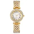 Vue détaillée de la montre à quartz strass dorée avec cadran clair et cristaux scintillants. - Style Montre Seule / Or