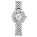 Vista dettagliata dell'orologio al quarzo con strass da donna e cinturino in cristallo argento. - Argento