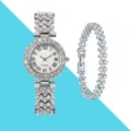 Luxus Damen Strass Armbanduhr Quarzuhr Set mit römischen Ziffern und glitzernden Kristalldetails. - Uhr Mit Armband Set / Silber