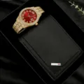 Ensemble montre et portefeuille style hip-hop avec cadran rouge vif et chiffres romains. - Ensemble Montre Portefeuille Boîte Or Rouge