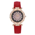 Vista dettagliata dell'orologio da donna al quarzo con cinturino rosso e quadrante. - Orologio Singolo Stile Fiore Strass (5) / Cassa Oro Rosa Cinturino Rosso Quadrante a Fiore