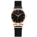 Orologio da donna al quarzo con cinturino in maglia magnetica e quadrante. Dettaglio. - Solo orologio / Nero