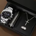 Set orologio al quarzo uomo con cinturino in acciaio, bracciale, collana croce e anello. - Prezzo Diretto di Fabbrica / Set da 4 pezzi orologio con cinturino in acciaio argento e gioielli (B3)