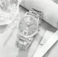 Elegante orologio al quarzo da donna con cinturino in acciaio argento e quadrante con numeri romani. - 5 Pezzi (3+) / Collezione Bracciali Argento (Senza Scatola)