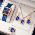Lussuoso orologio blu quadrato e set di gioielli con pietre preziose, collana, orecchini e anello. - Cinturino Blu Set Gioielli Orologio Gemma Blu 4 Pezzi (3) / Set di Gioielli (Senza Scatola)