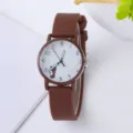 Orologio al quarzo con cinturino in silicone marrone, quadrante gatto carino moda minimalista. - Prezzo Diretto di Fabbrica / Stile Gatto Nero / Marrone