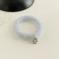 Koreanisches exquisites Kristallperlen-Haargummi Armband mit Metallanhänger Detailansicht - Traumhaftes Blau