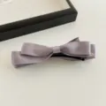 Satin Schleife Haarklammer Detail, elegante lila Bananenklammer fuer Damen Alltag Styling. - Reguläre Passform / Grauviolett