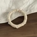 Elegantes Satin Haargummi mit Kristallen, vielseitiges beiges Haarband für Zöpfe. - Beige