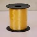 Rollo de cinta rizada amarilla para globos, envoltorios de regalos y manualidades, 220m. - 0.4cm Ancho / Dorado
