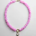 Handgemaakte roze kralen choker ketting met druppel kristal hanger, elegante sieraden. - Roze Kristal Trappel Ketting