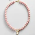 Prachtige handgemaakte roze kralen sleutelbeinketting met sprankelende kristallen hanger. - Halskettingen met roze jade en ronde strass-steentjes