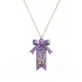 Gros plan detail du pendentif de collier de fleurs de naissance noeud violet. - Colliers carte fleur de naissance de mai