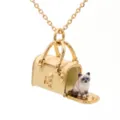Miniatuur emaille handtas ketting met schattige blauwogige kat hanger en gouden ketting detail. - Gele Tas Ketting met Kattenpatroon (JPNK262808KI) / Geel