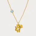 Detailweergave van de vergulde tijgerketting met een schattig bloemenhangertje en blauw kristal. - Maart Chinese dierenriem tijger kettingen