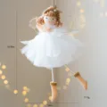 Decorazione sospesa da appendere a forma di angelo di Natale con gonna in tulle bianco e capelli. - Modello C