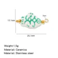 Colgante de pez de cerámica hecho a mano con accesorios de acero inoxidable, abalorio DIY. - Precio por unidad / Pez con Patrón Azul y Dorado (HP0261G02)
