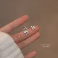 Orecchini asimmetrici fiocco di neve cervo in argento S925 gioielli natalizi - Cervo e Fiocco di Neve (Oro Bianco) / Argento 925