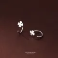 S999 zilveren klaverblad oorclips, minimalistische oorbellen voor dames stijl. - 990 zilver / Vierbladige klaver