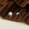 S925 Silber weiße Opal geometrische Ohrstecker für Damen, edler Luxus Modeschmuck. - Ohrstecker / Weißgold