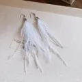 Boucles d'oreilles longues à pampilles en plumes blanches, bijoux bohèmes pour femmes quotidien. - Gland Blanc
