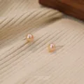 Minimalistische 925 zilveren natuurlijke zoetwater parel oorknopjes voor dames, elegante sieraden. - 7mm / Zonnesteen
