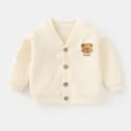 Cárdigan de bebé color crema con bordado de osito y texto lovely para niños pequeños - Tops / Albaricoque / 73