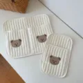 Cremefarbene gesteppte Babybett-Hängetasche mit niedlichem Bären-Stickdesign - Teddybär