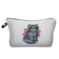 Detaillierte Nahaufnahme der Kosmetiktasche mit süßem flauschigen grauen Kätzchen Motiv. - Graue Katze und Schleife Stil (hz2757)