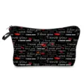Vista detallada del neceser de maquillaje negro con estampado de amor romántico y corazones rojos. - Estilo Letra Inglesa Estampado Total Corazón Rojo Base Negra (hz7922)