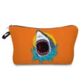 Nahaufnahme der orangefarbenen Kosmetiktasche mit Haifisch-Druck, Reißverschluss und Trageschlaufe. - Orange Vektor Weiße Hai Stil (hz0713)